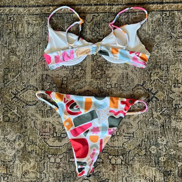 BEACH RIOT X REVOLVE Camilla Bikini Top in Vibrant Abstract Shapes Small